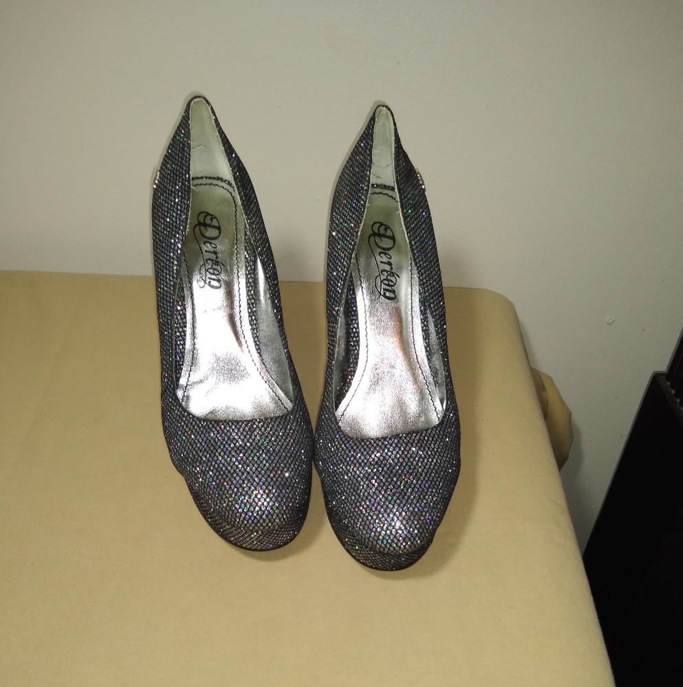 Dereon heels